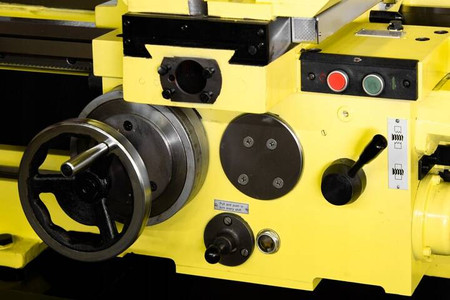 Tokarka do metalu 800x3000 z cyfrowym odczytem położenia Viber-System