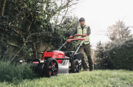 Kosiarka z Napędem 53 cm F2LM53-122 2x Akumulator M18 Forge 18V 12Ah + Szybka ładowarka Milwaukee 4933499213
