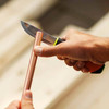 Nóż z ostrzałką  Fiskars 1023619