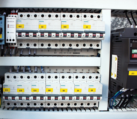 Okleiniarka krawędziowa ze wstępnym frezowaniem, zarabianiem naroży OPTIMAT LOGICA 7, cyklina promieniowa, cyklina płaska (klejowa), system natryskowy, polerka, PUR/EVA