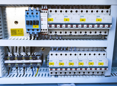 Okleiniarka krawędziowa ze wstępnym frezowaniem OPTIMAT LOGICA 6, cyklina promieniowa, cyklina płaska (klejowa), system natryskowy, polerka, PUR/EVA