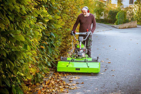 Zamiatarka, szczotkarka, odśnieżarka spalinowa 100 cm z napędem Zipper ZI-KM1000