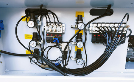 Okleiniarka krawędziowa ze wstępnym frezowaniem OPTIMAT LOGICA 6, cyklina promieniowa, cyklina płaska (klejowa), system natryskowy, polerka, PUR/EVA