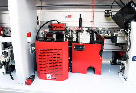 Okleiniarka krawędziowa ze wstępnym frezowaniem, zarabianiem naroży OPTIMAT LOGICA 7, cyklina promieniowa, cyklina płaska (klejowa), system natryskowy, polerka, PUR/EVA