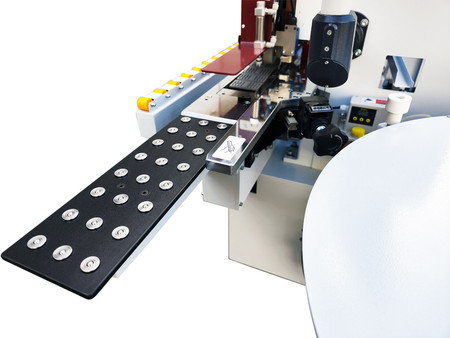 Okleiniarka krawędziowa ze wstępnym frezowaniem, zarabianiem naroży OPTIMAT LOGICA 7, cyklina promieniowa, cyklina płaska (klejowa), system natryskowy, polerka, PUR/EVA