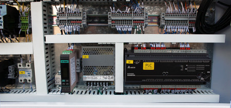 Okleiniarka krawędziowa ze wstępnym frezowaniem OPTIMAT LOGICA 6, cyklina promieniowa, cyklina płaska (klejowa), system natryskowy, polerka, PUR/EVA