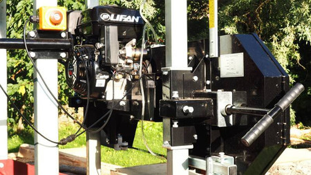 Trak taśmowy spalinowy OPTIMAT Timberland TMG 660S z osłoną taśmy i elektrycznym sterowaniem góra/dół