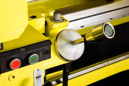 Tokarka do metalu 800x3000 z cyfrowym odczytem położenia Viber-System