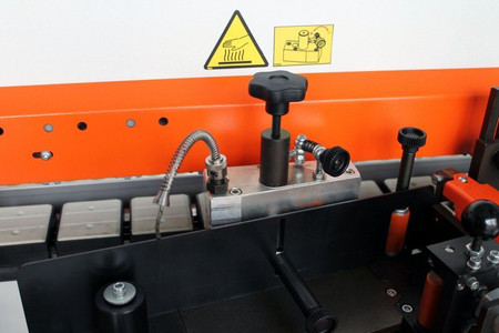 Okleiniarka OPTIMAT TWO NESTING z frezowaniem wstępnym i zarabianiem naroży