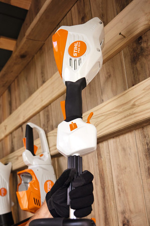 Kosa akumulatorowa FSA 70 R 36V z akumulatorem AK 20 i ładowarką AL 101 STIHL FA07-011-5713