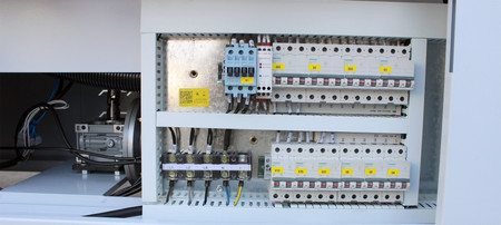 Okleiniarka krawędziowa ze wstępnym frezowaniem OPTIMAT LOGICA 6, cyklina promieniowa, cyklina płaska (klejowa), system natryskowy, polerka, PUR/EVA