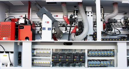 Okleiniarka krawędziowa ze wstępnym frezowaniem, zarabianiem naroży OPTIMAT LOGICA 7, cyklina promieniowa, cyklina płaska (klejowa), system natryskowy, polerka, PUR/EVA