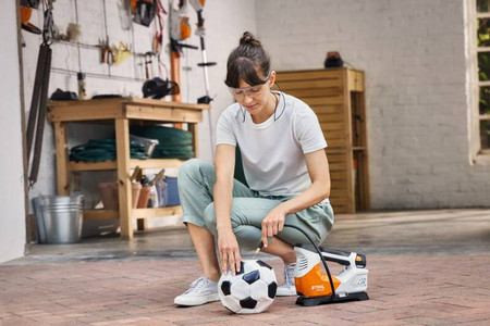 Kompresor akumulatorowy Stihl KOA 20 Zestaw akumulator i ładowarka