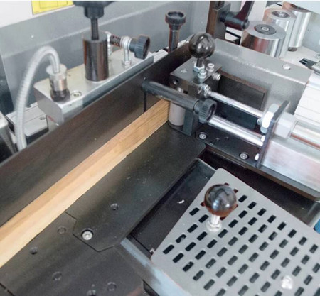 Okleiniarka kompaktowa z wstępnym frezowaniem OPTIMAT ONE cyklina, polerka