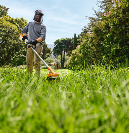 Kosa akumulatorowa FSA 70 R 36V z akumulatorem AK 20 i ładowarką AL 101 STIHL FA07-011-5713