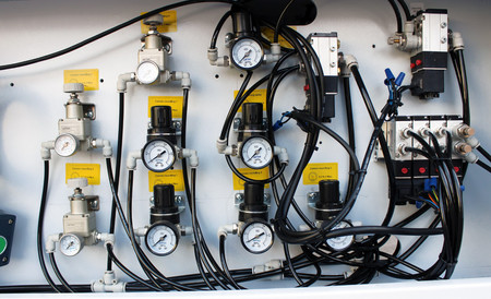 Okleiniarka krawędziowa ze wstępnym frezowaniem, zarabianiem naroży OPTIMAT LOGICA 7, cyklina promieniowa, cyklina płaska (klejowa), system natryskowy, polerka, PUR/EVA
