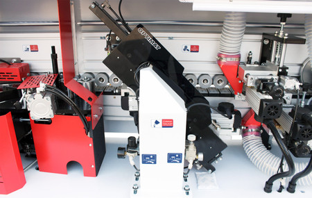 Okleiniarka krawędziowa ze wstępnym frezowaniem OPTIMAT LOGICA 6, cyklina promieniowa, cyklina płaska (klejowa), system natryskowy, polerka, PUR/EVA