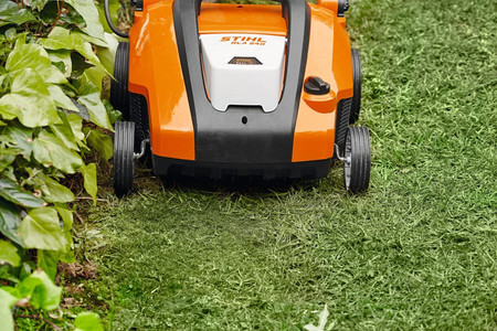 Wertykulator Akumulatorowy RLA 240 STIHL z Akumulatorem AK 30 S i Ładowarką AL 101 6291-200-0012
