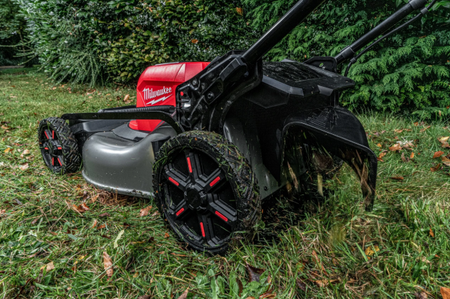 Kosiarka z Napędem 53 cm F2LM53-122 2x Akumulator M18 Forge 18V 12Ah + Szybka ładowarka Milwaukee 4933499213