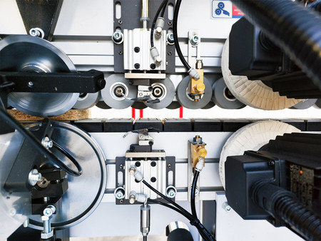 Okleiniarka krawędziowa ze wstępnym frezowaniem, zarabianiem naroży OPTIMAT LOGICA 7, cyklina promieniowa, cyklina płaska (klejowa), system natryskowy, polerka, PUR/EVA