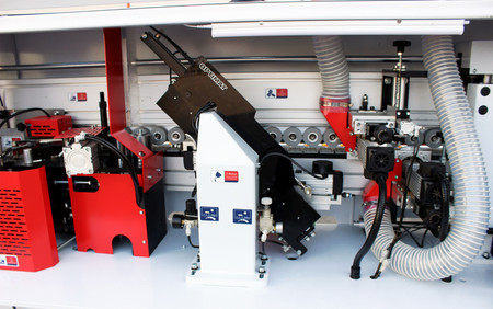 Okleiniarka krawędziowa ze wstępnym frezowaniem, zarabianiem naroży OPTIMAT LOGICA 7, cyklina promieniowa, cyklina płaska (klejowa), system natryskowy, polerka, PUR/EVA