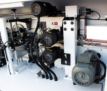 Okleiniarka krawędziowa ze wstępnym frezowaniem, zarabianiem naroży OPTIMAT LOGICA 7, cyklina promieniowa, cyklina płaska (klejowa), system natryskowy, polerka, PUR/EVA