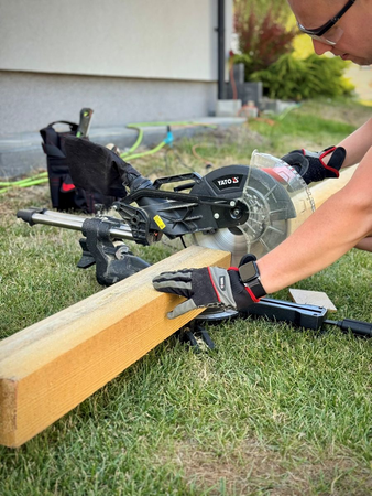 Ukośnica pilarka 255mm 1800W Yato YT82173