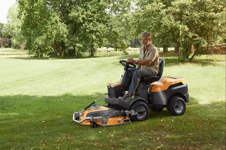 Traktorek Traktor spalinowy z przednim agregatem tnącym Park 300 M  