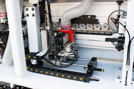 Okleiniarka krawędziowa ze wstępnym frezowaniem, zarabianiem naroży OPTIMAT LOGICA 7, cyklina promieniowa, cyklina płaska (klejowa), system natryskowy, polerka, PUR/EVA