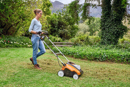 Wertykulator Akumulatorowy RLA 240 STIHL z Akumulatorem AK 30 S i Ładowarką AL 101 6291-200-0012